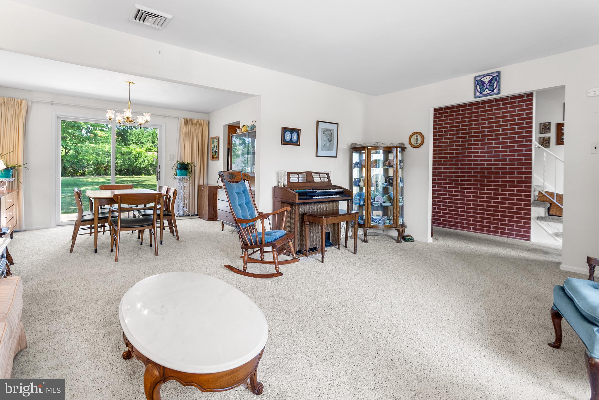 VILLAGE GREEN KNOLL - Residential