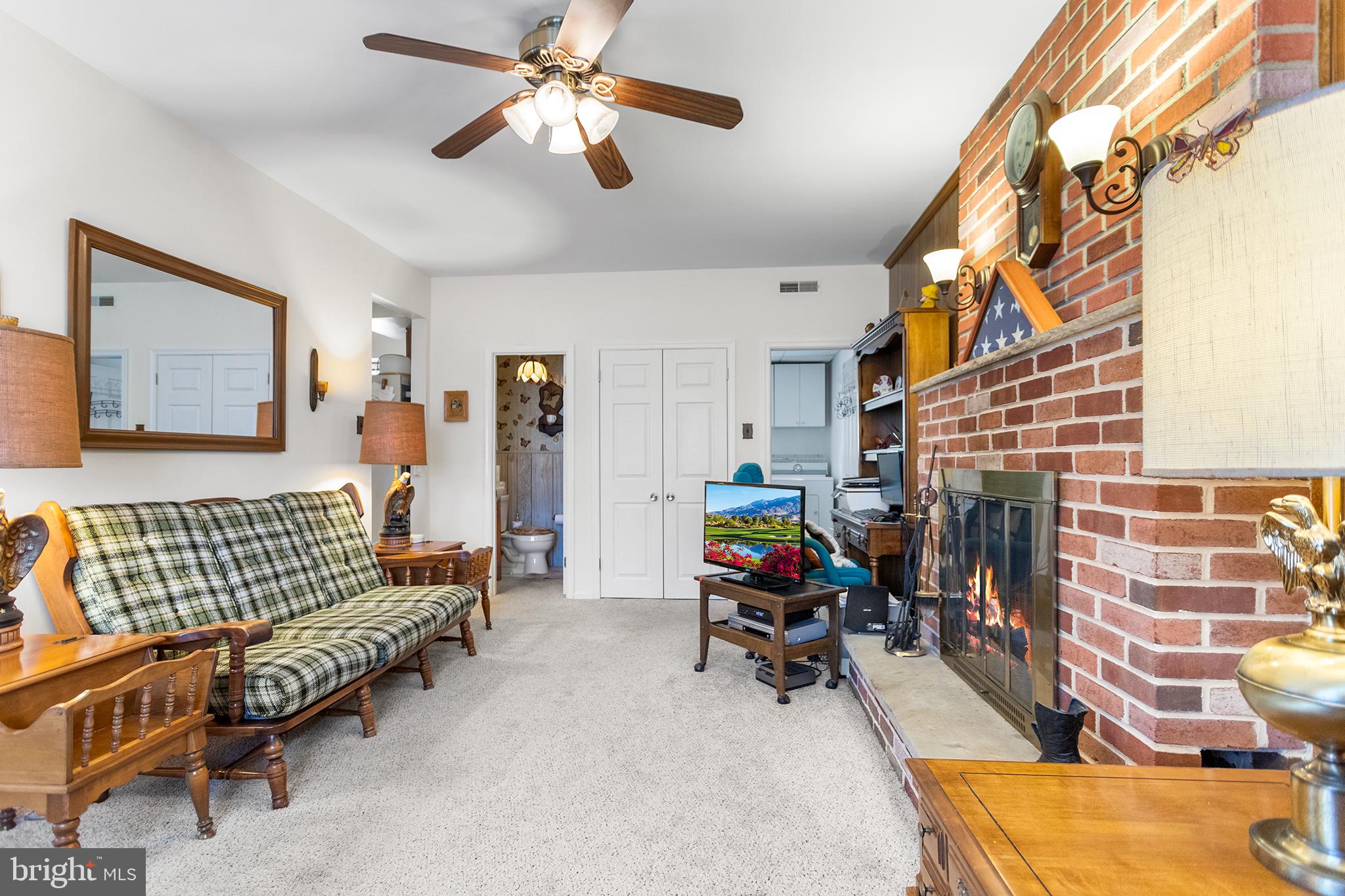 VILLAGE GREEN KNOLL - Residential