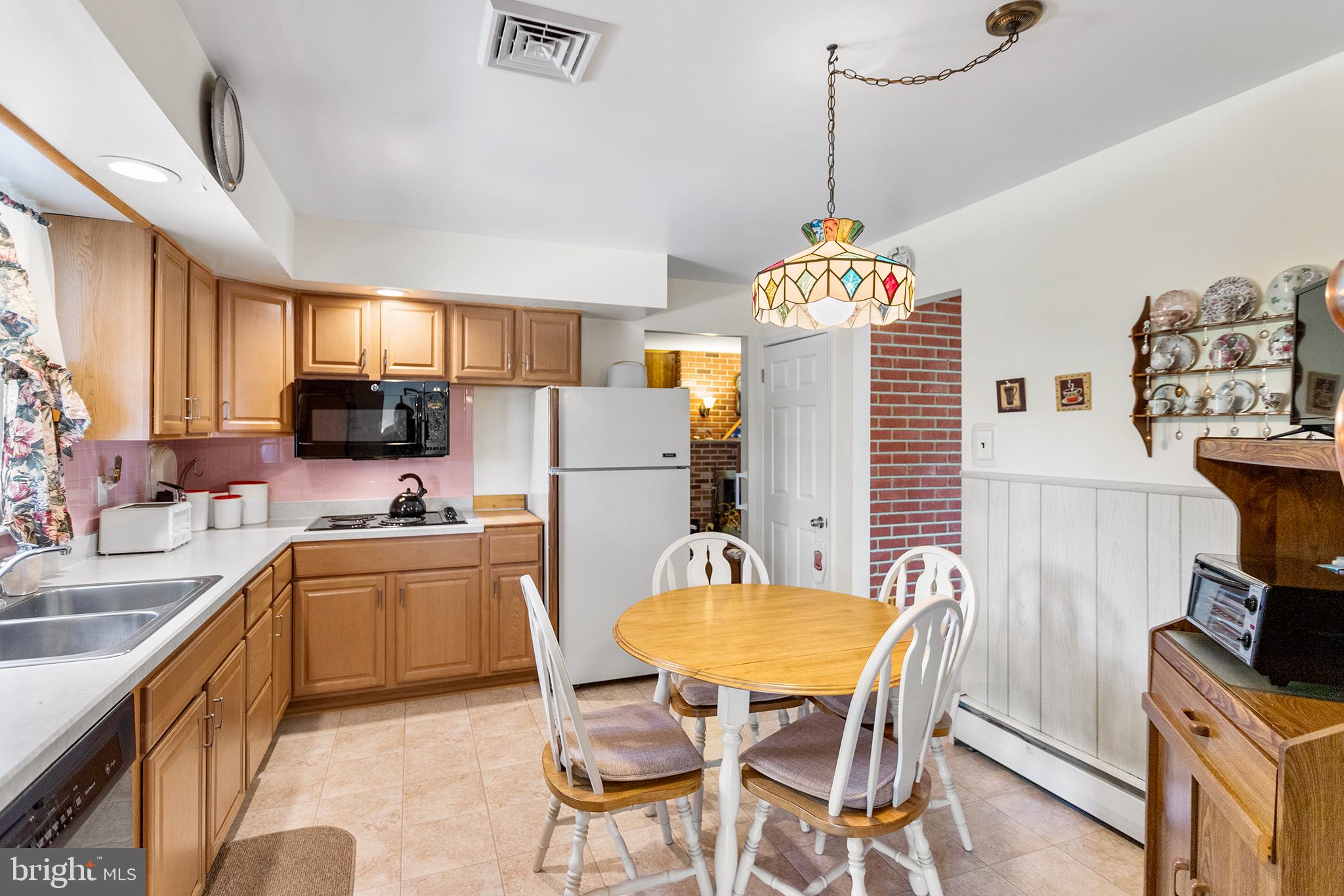 VILLAGE GREEN KNOLL - Residential