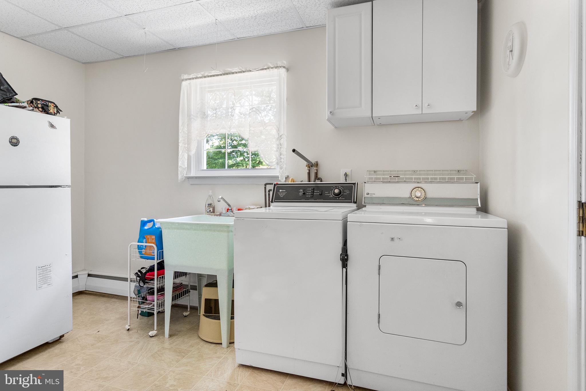 VILLAGE GREEN KNOLL - Residential