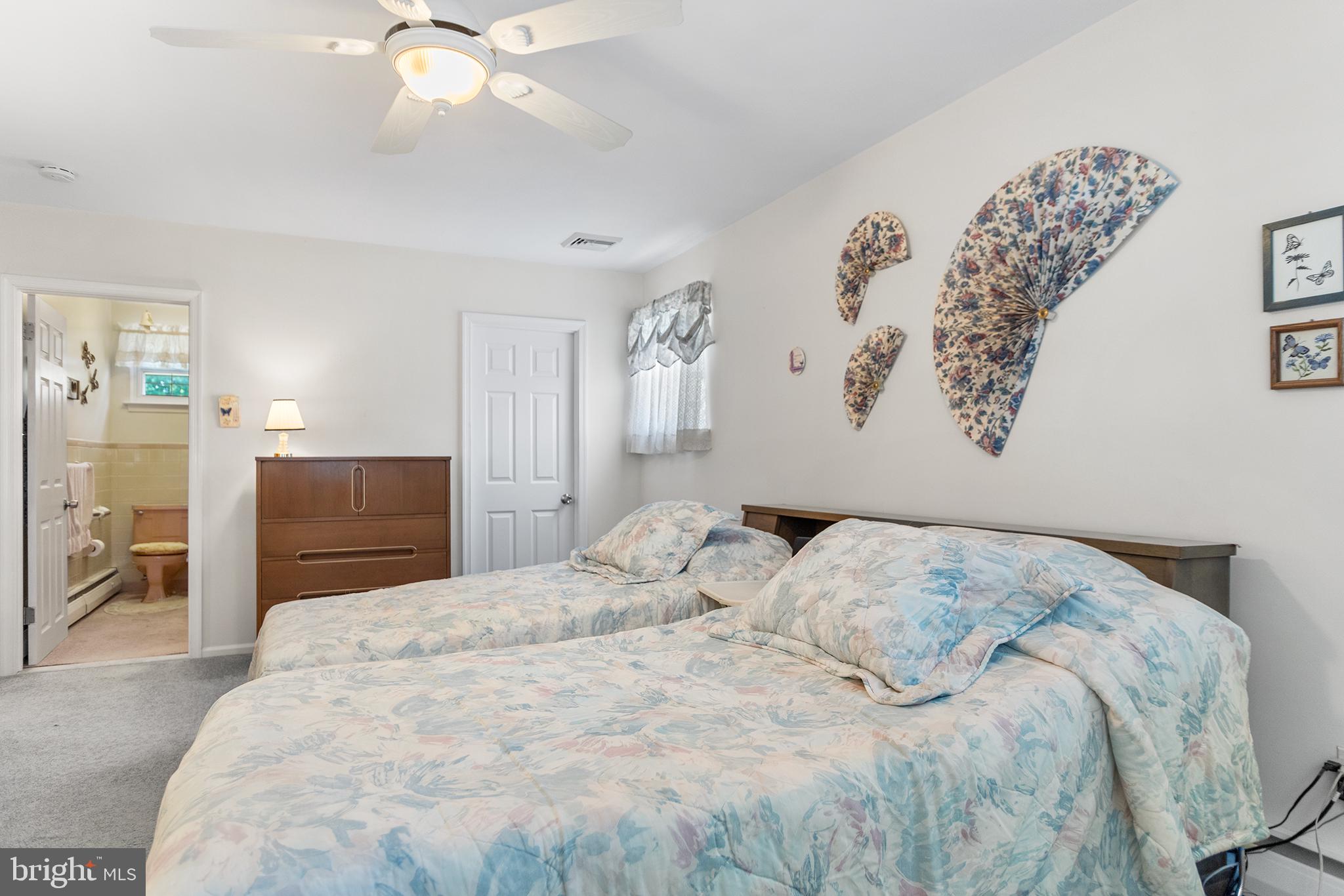 VILLAGE GREEN KNOLL - Residential