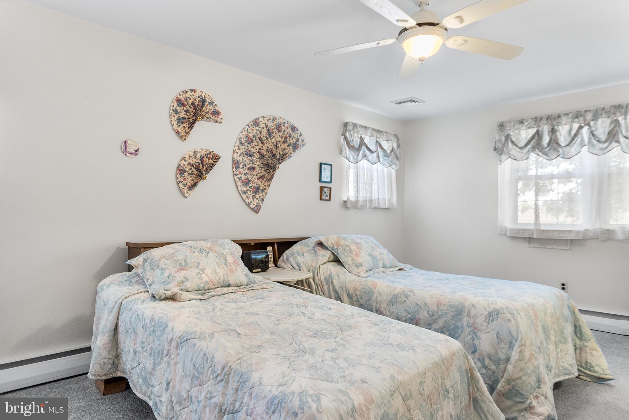 VILLAGE GREEN KNOLL - Residential