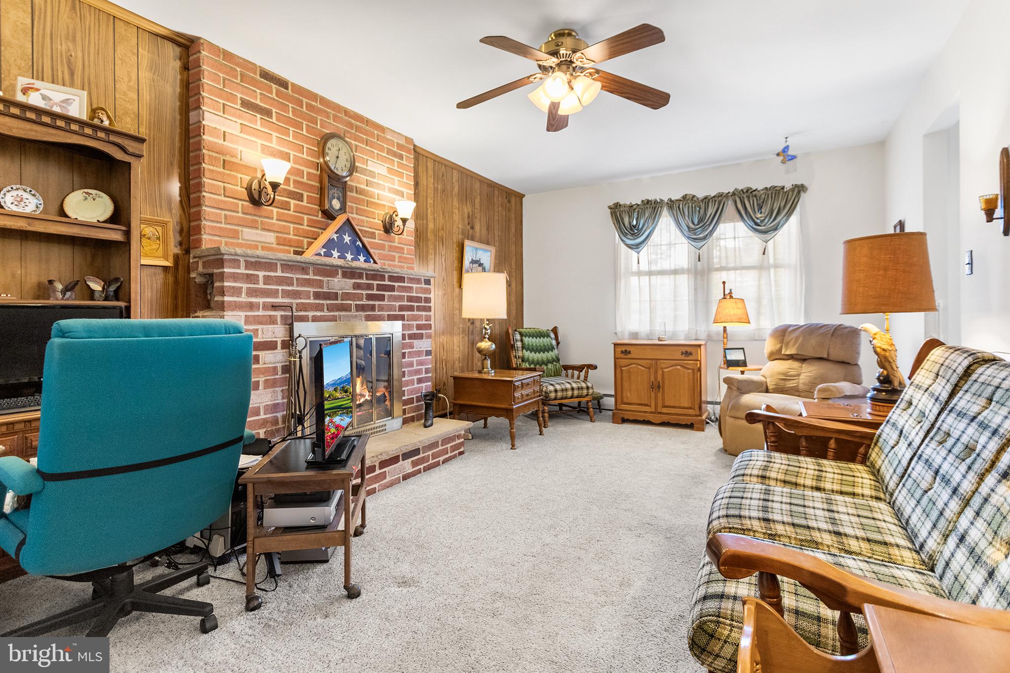 VILLAGE GREEN KNOLL - Residential