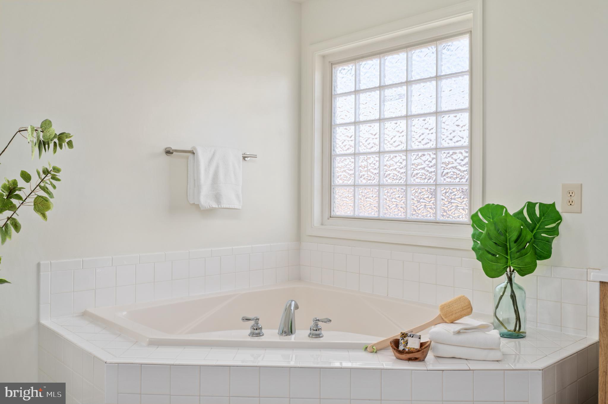 EQUESTRIAN ESTATES - Residential