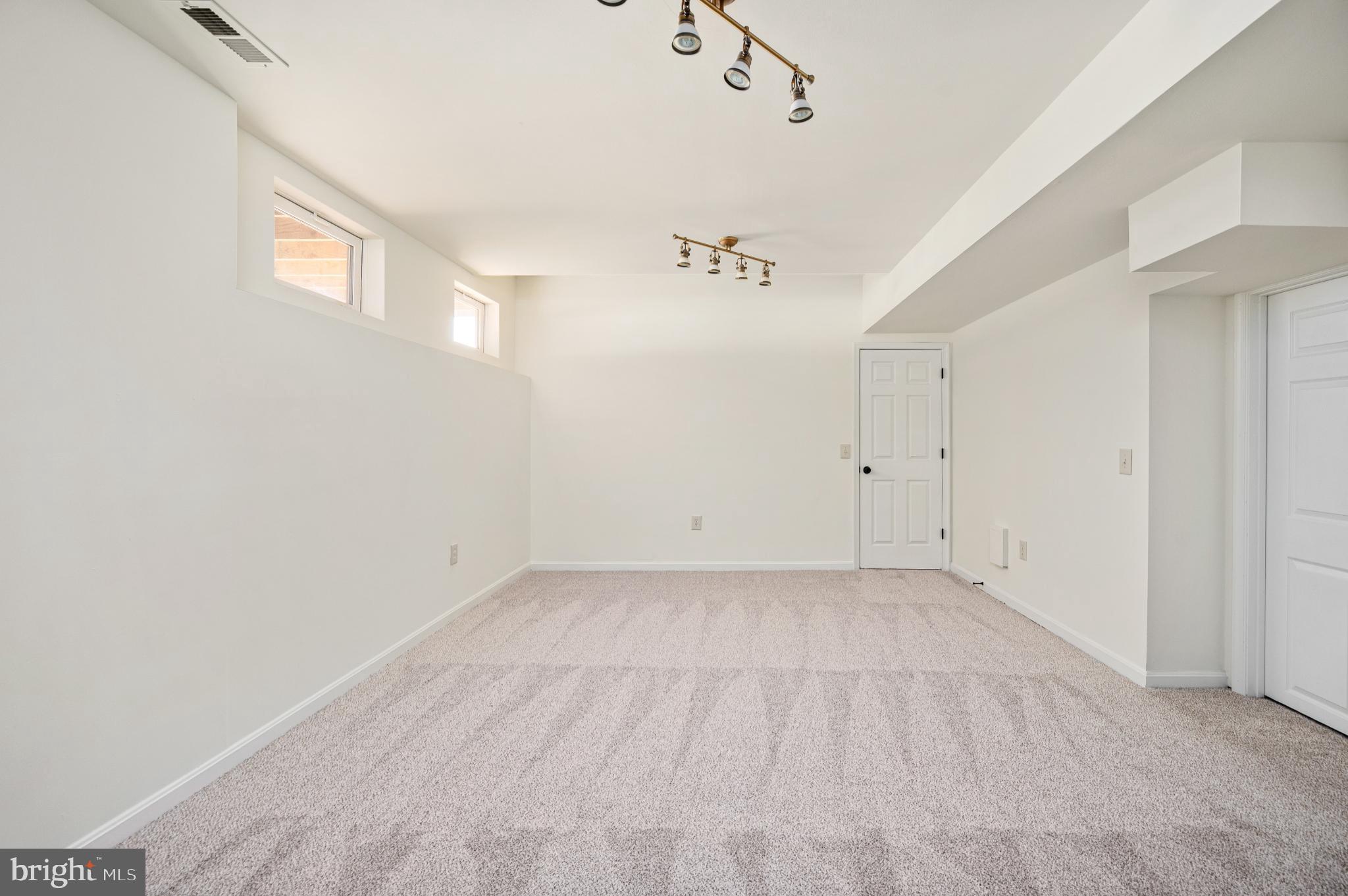 EQUESTRIAN ESTATES - Residential