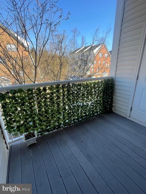 THE RESERVE CONDOMINIUMS - Residential Lease