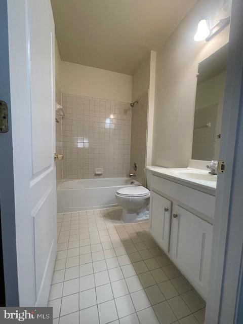 THE RESERVE CONDOMINIUMS - Residential Lease