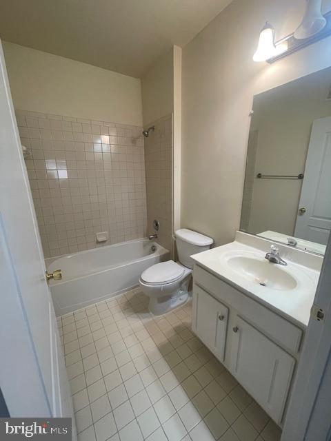 THE RESERVE CONDOMINIUMS - Residential Lease