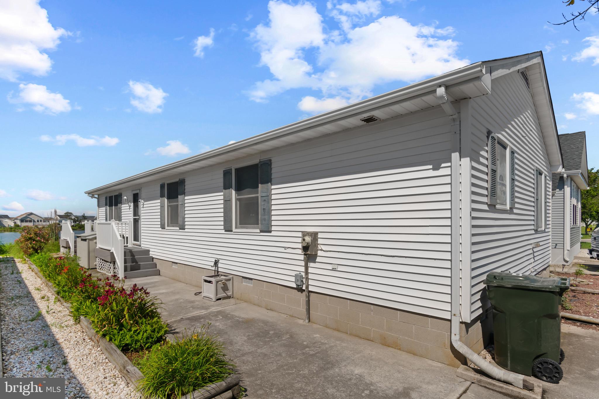 113 ASSATEAGUE COURT