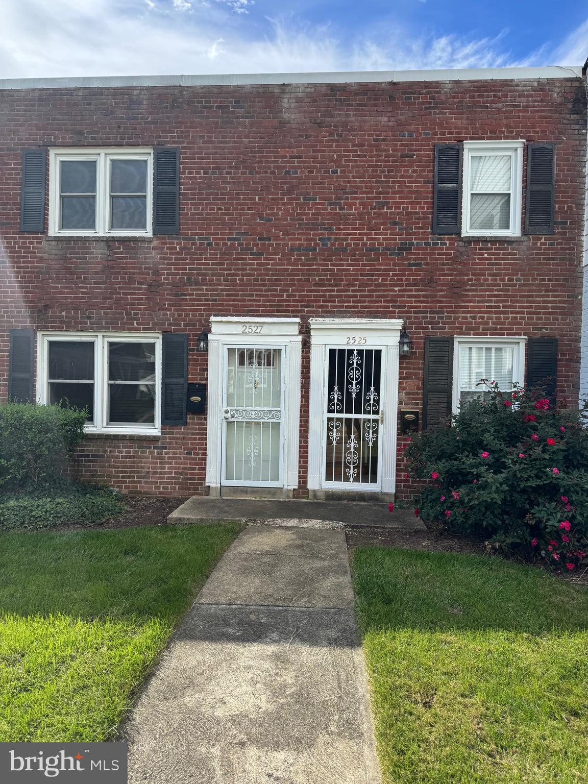 IVERSON VILLAGE CONDO - Residential Lease