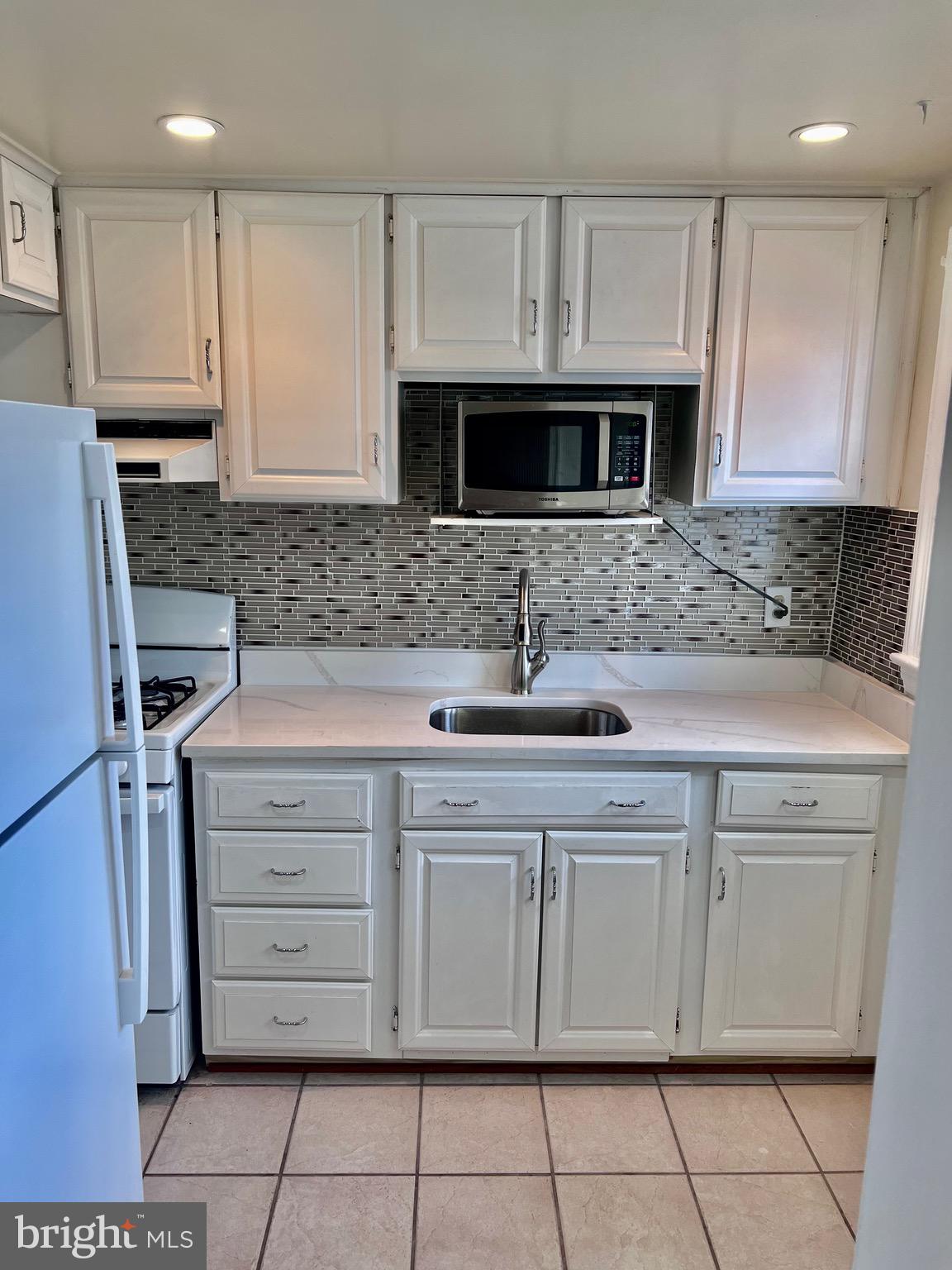 IVERSON VILLAGE CONDO - Residential Lease