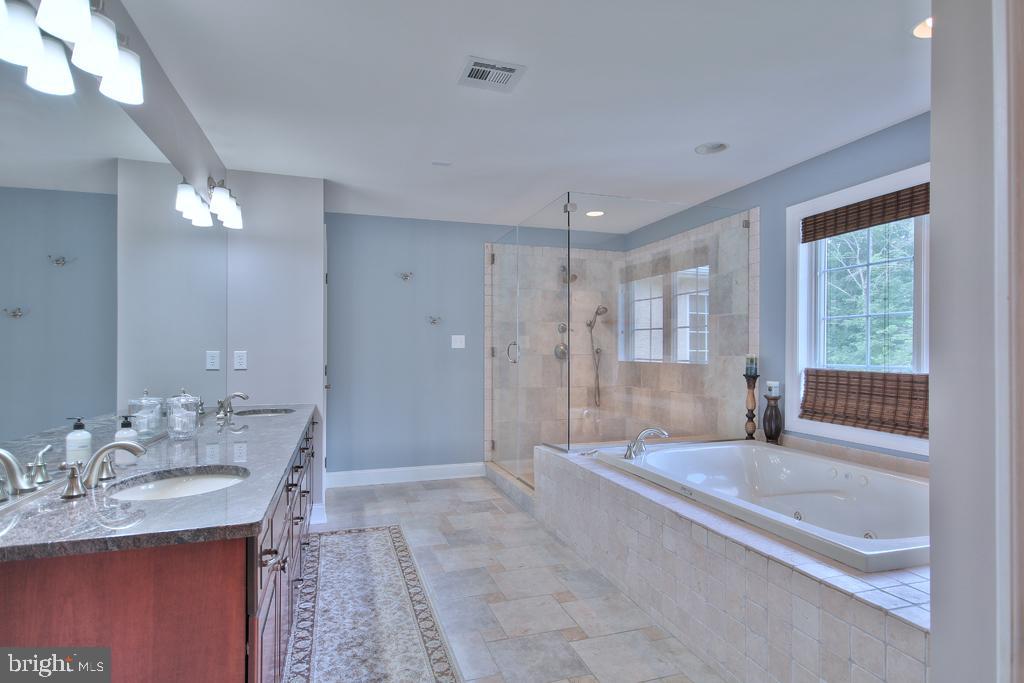 SADDLE RIDGE - Residential