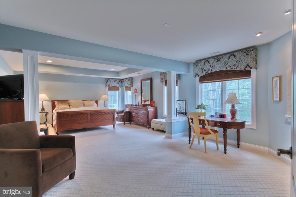 SADDLE RIDGE - Residential