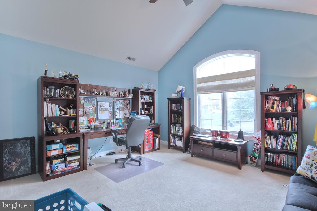 SADDLE RIDGE - Residential