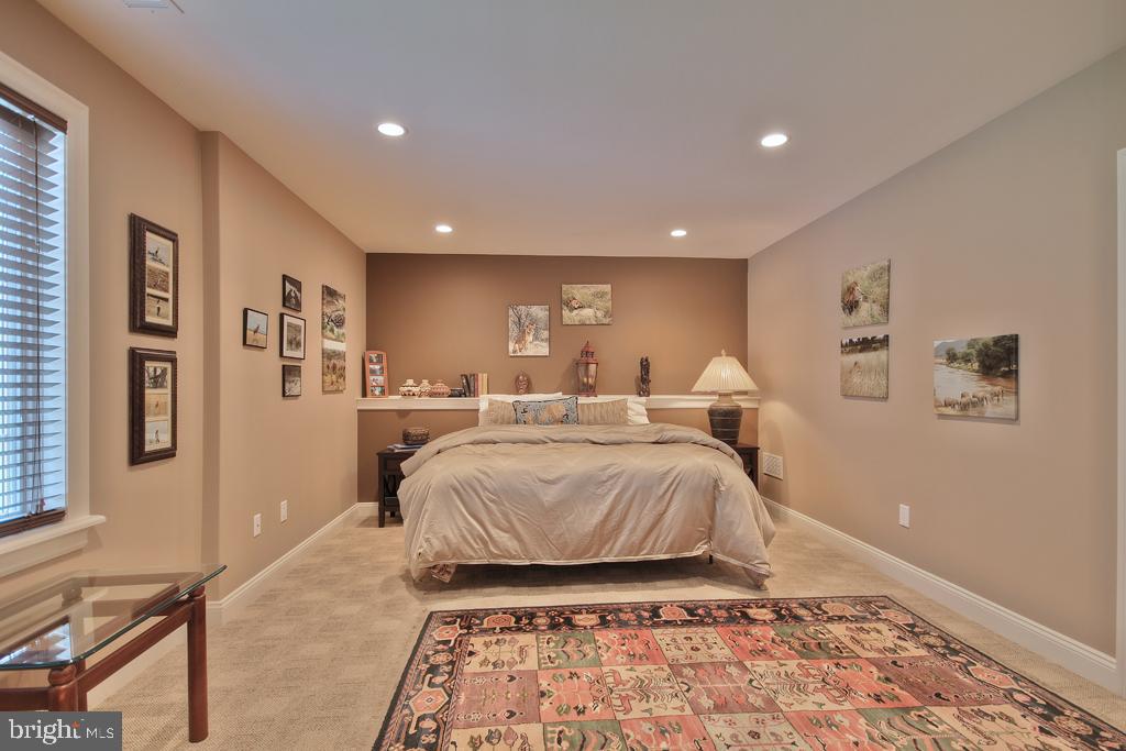 SADDLE RIDGE - Residential