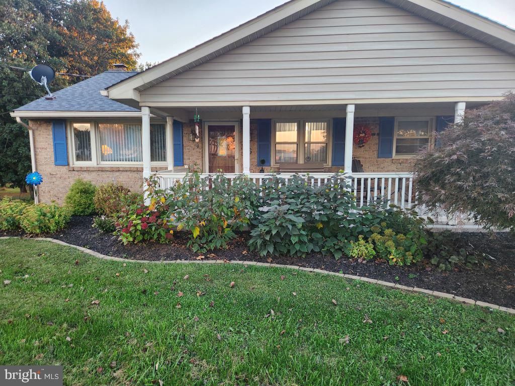 Photo of 6 Lakeview Drive, SPRING GROVE, PA 17362 (MLS # PAYK2091654)