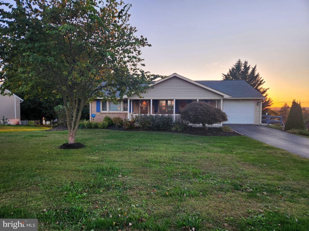Photo of 6 Lakeview Drive, SPRING GROVE, PA 17362 (MLS # PAYK2091654)