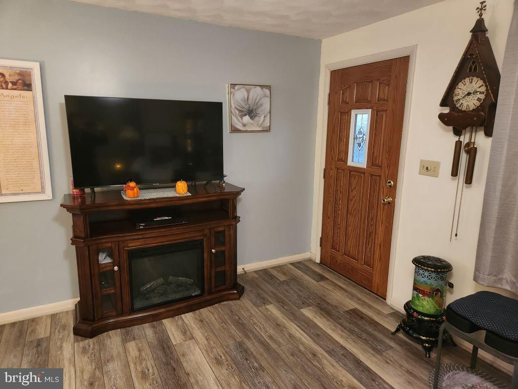 Photo of 6 Lakeview Drive, SPRING GROVE, PA 17362 (MLS # PAYK2091654)