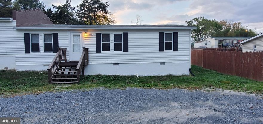 DROPPED the price!   Nice 1st time Buyer Starter Home or Investment property!  3 Bedrooms 2 full Bathrooms, central AC & heat (Propane)  and and open living room, and kitchen combo with space for eating area.  Separate laundry room  and entrance to semi-private backyard.  Approximately 20 to 30 minutes commute to Winchester/Front Royal and Harrisonburg area's.   Great commuter location to North or South on 81.   This duplex has allot of potential, come see it before it is gone!   Owner is licensed Real Estate Agent in Virginia