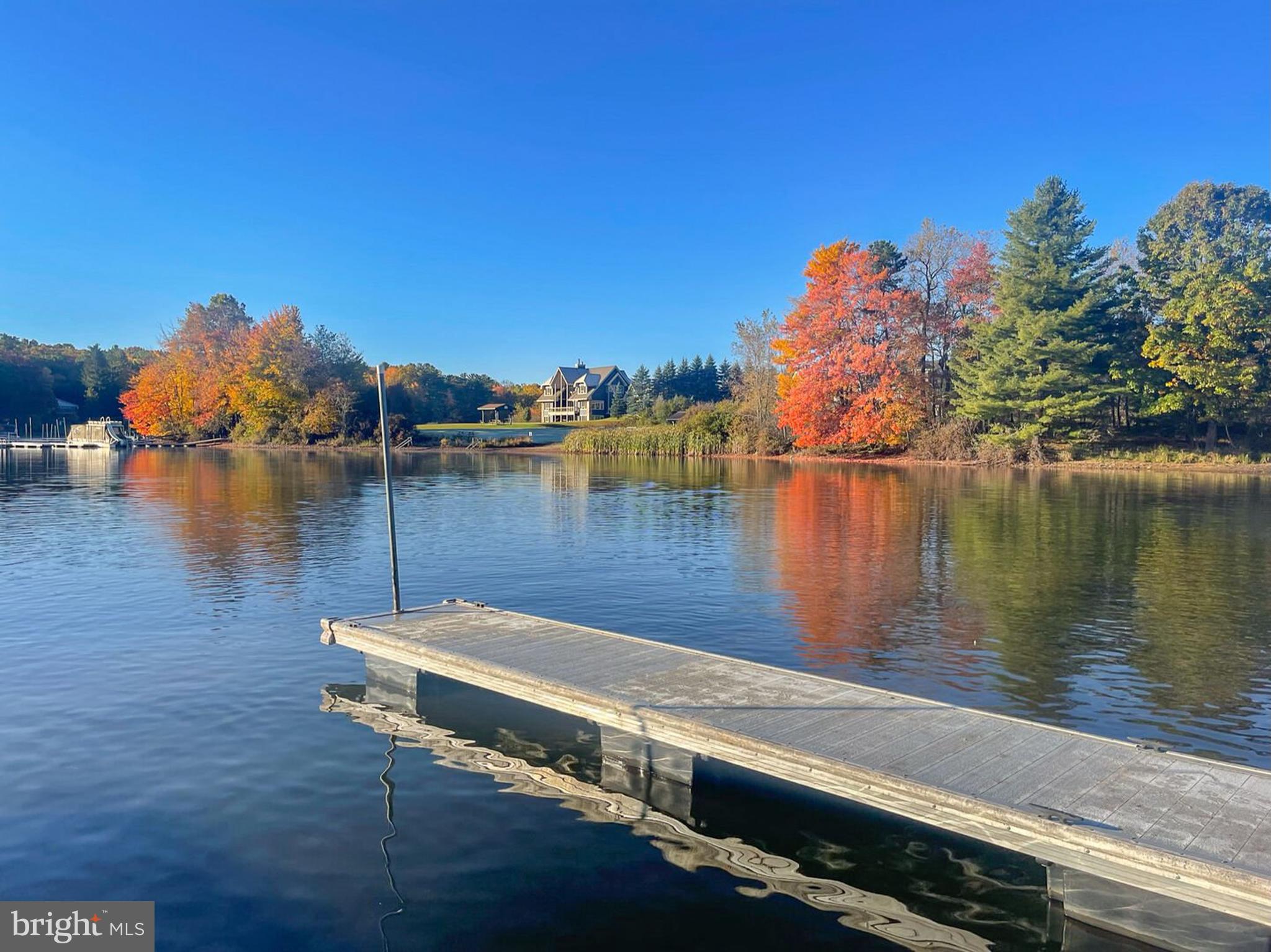 PARADISE POINT - Residential