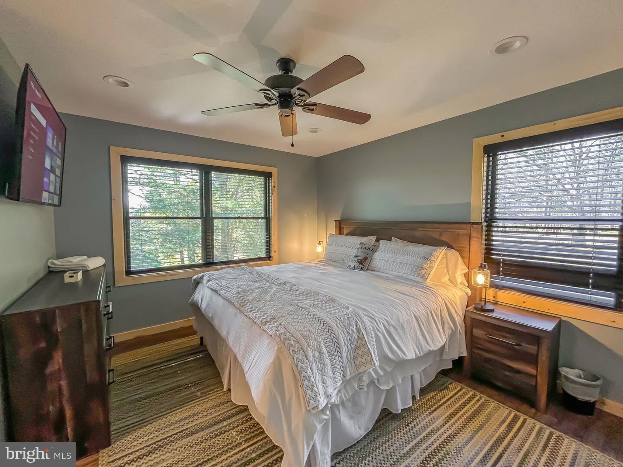 PARADISE POINT - Residential