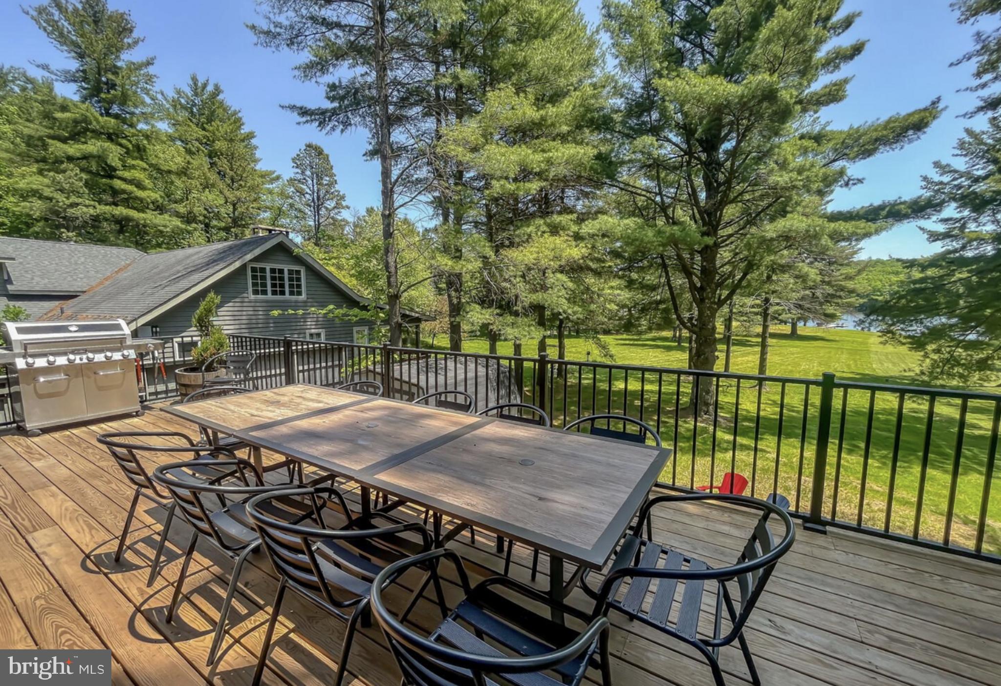 PARADISE POINT - Residential