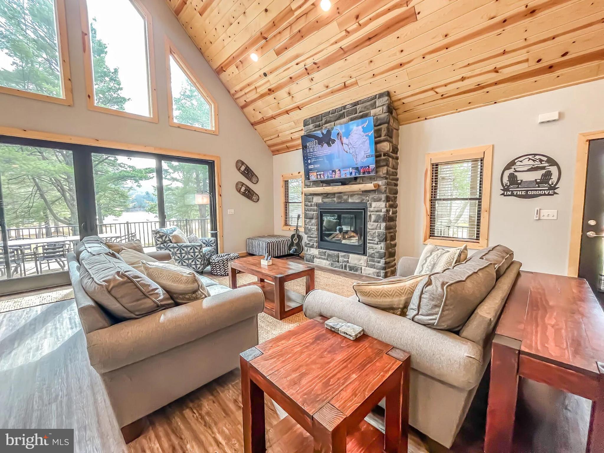 PARADISE POINT - Residential