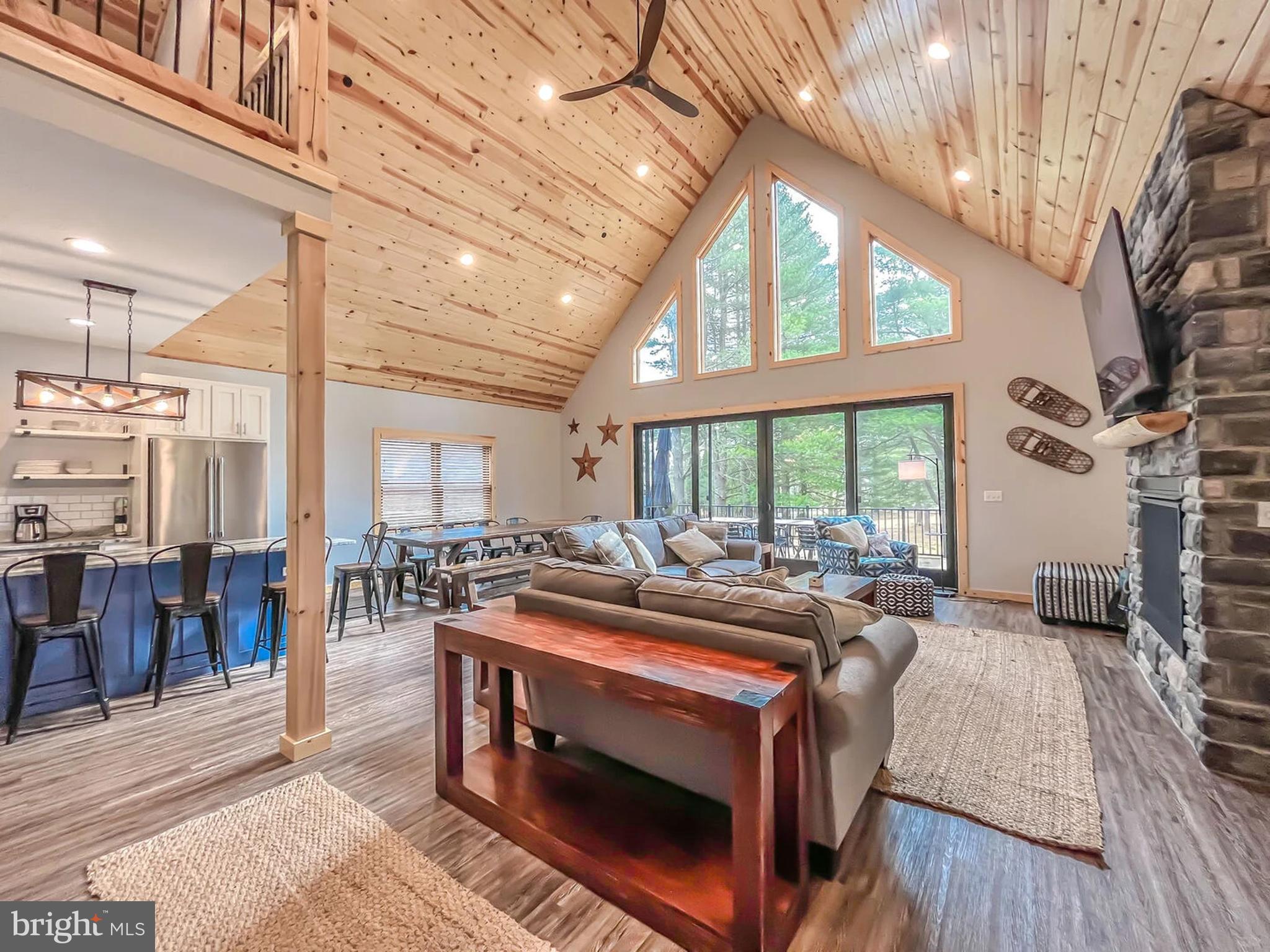 PARADISE POINT - Residential