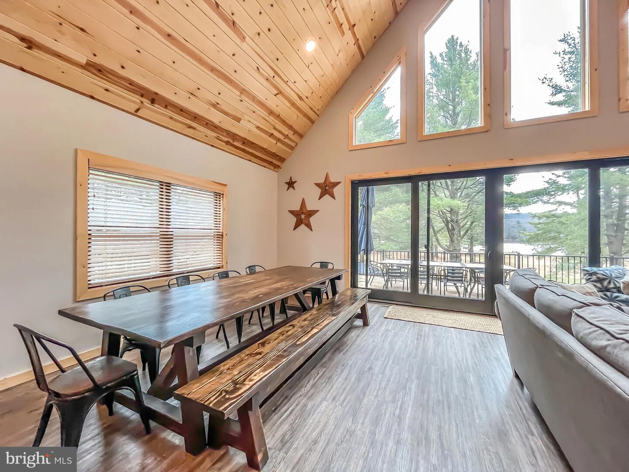 PARADISE POINT - Residential