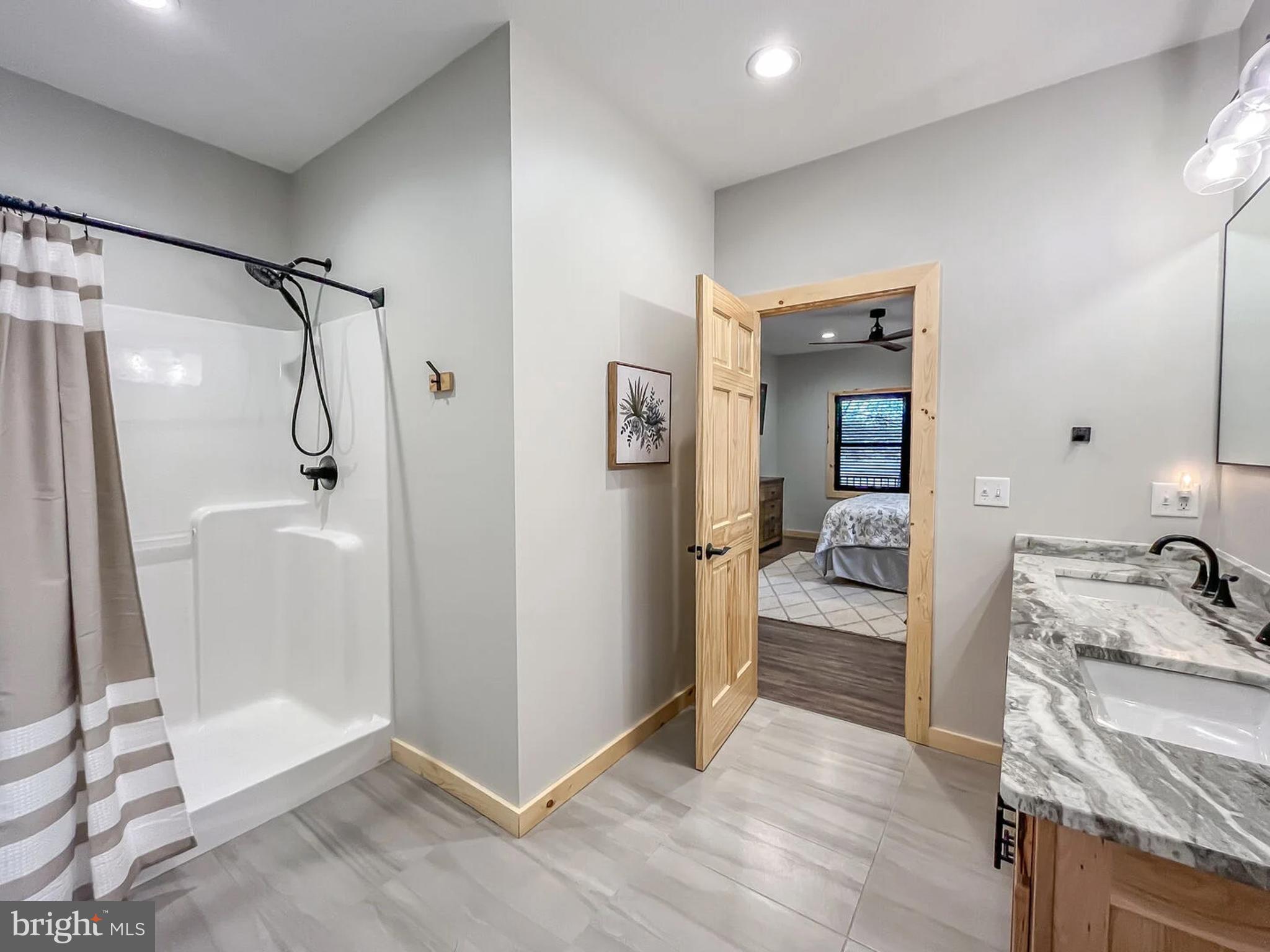 PARADISE POINT - Residential