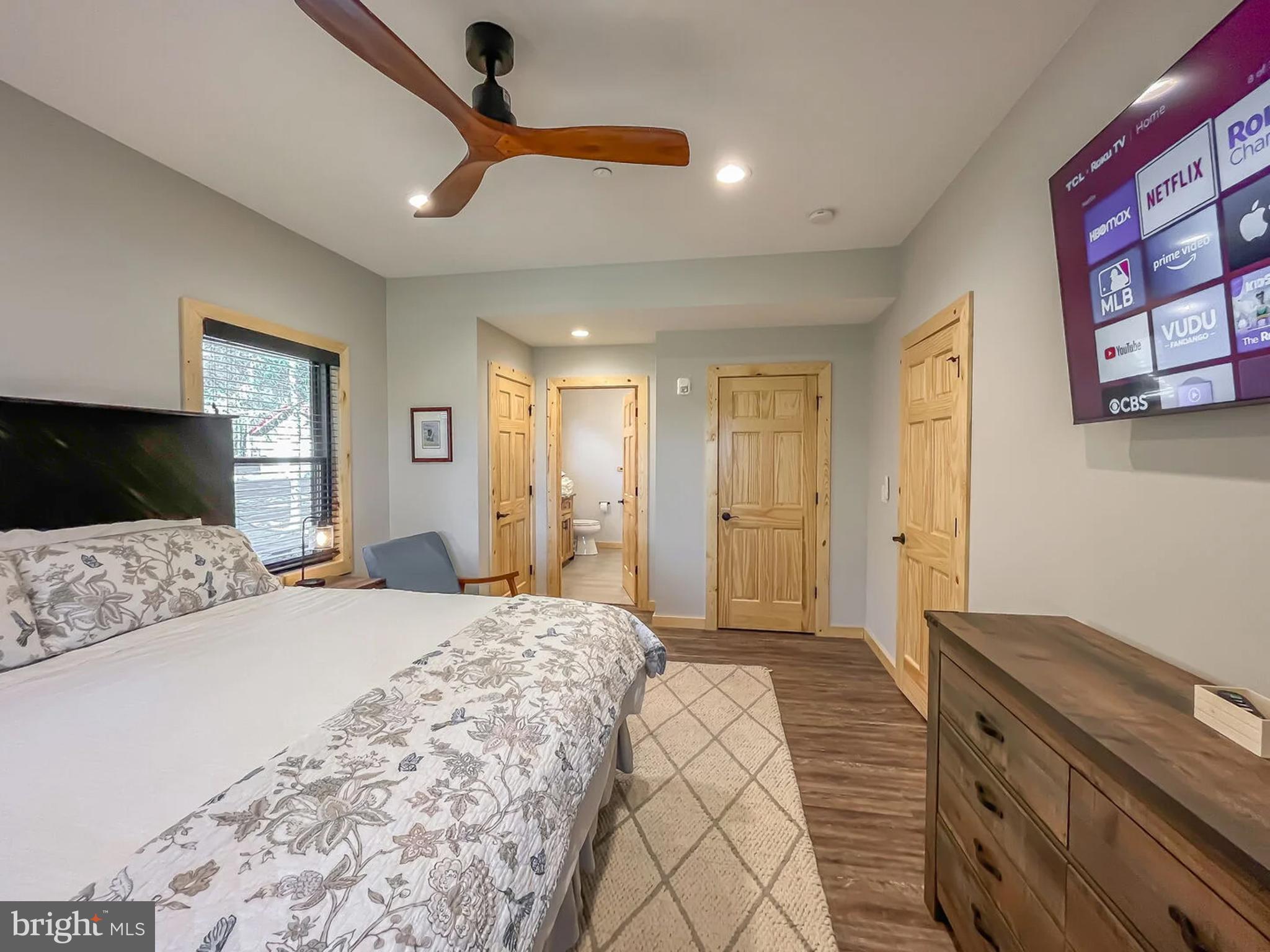 PARADISE POINT - Residential