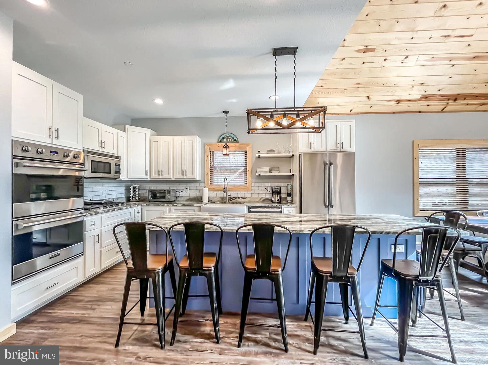 PARADISE POINT - Residential