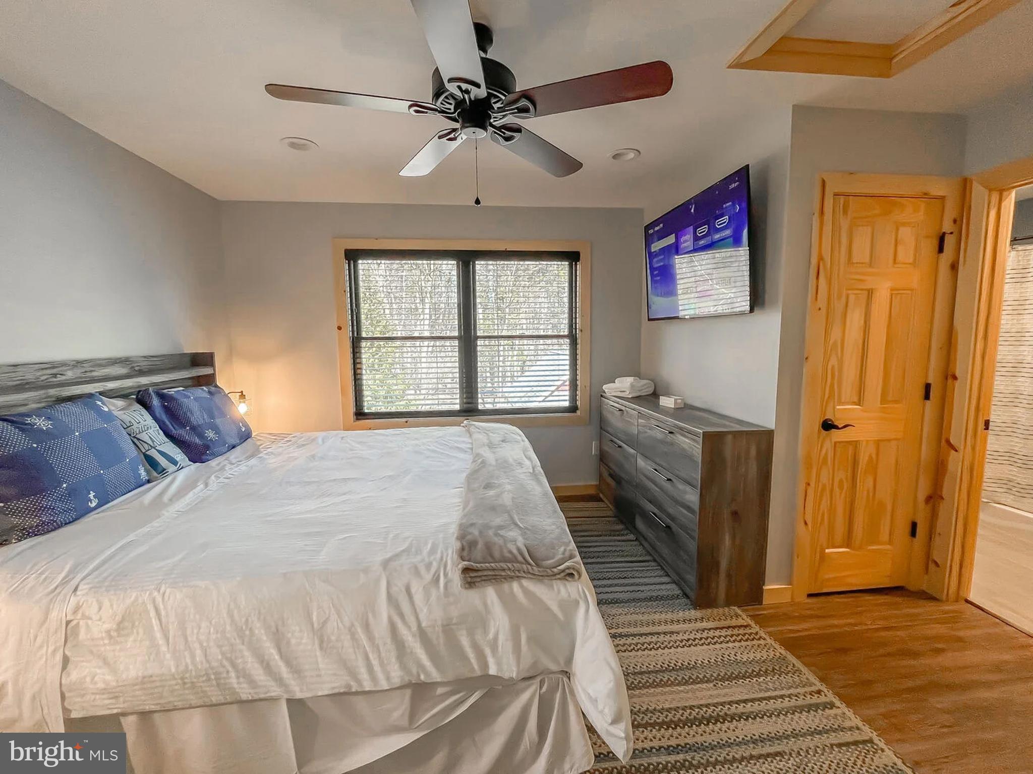 PARADISE POINT - Residential