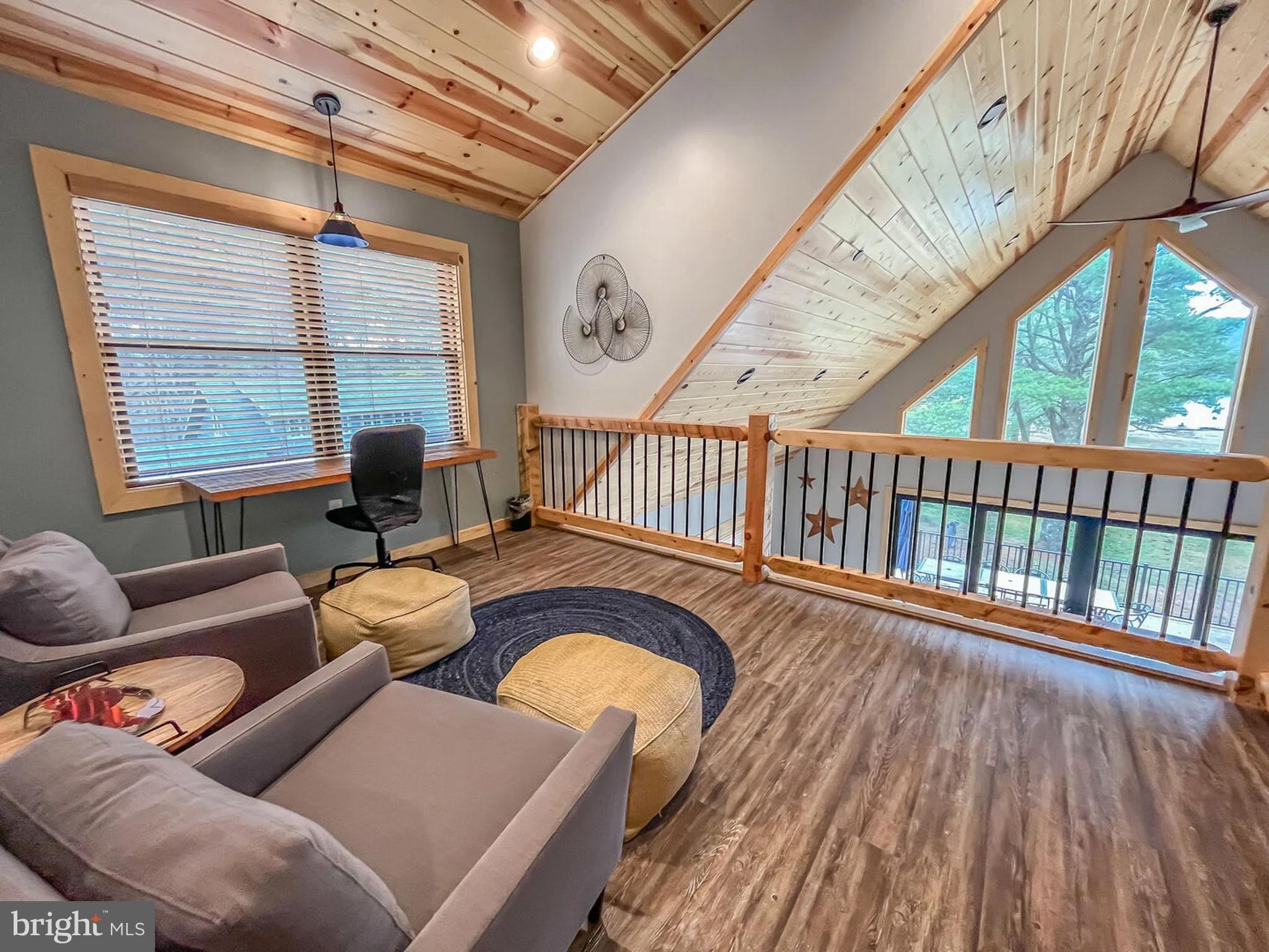 PARADISE POINT - Residential