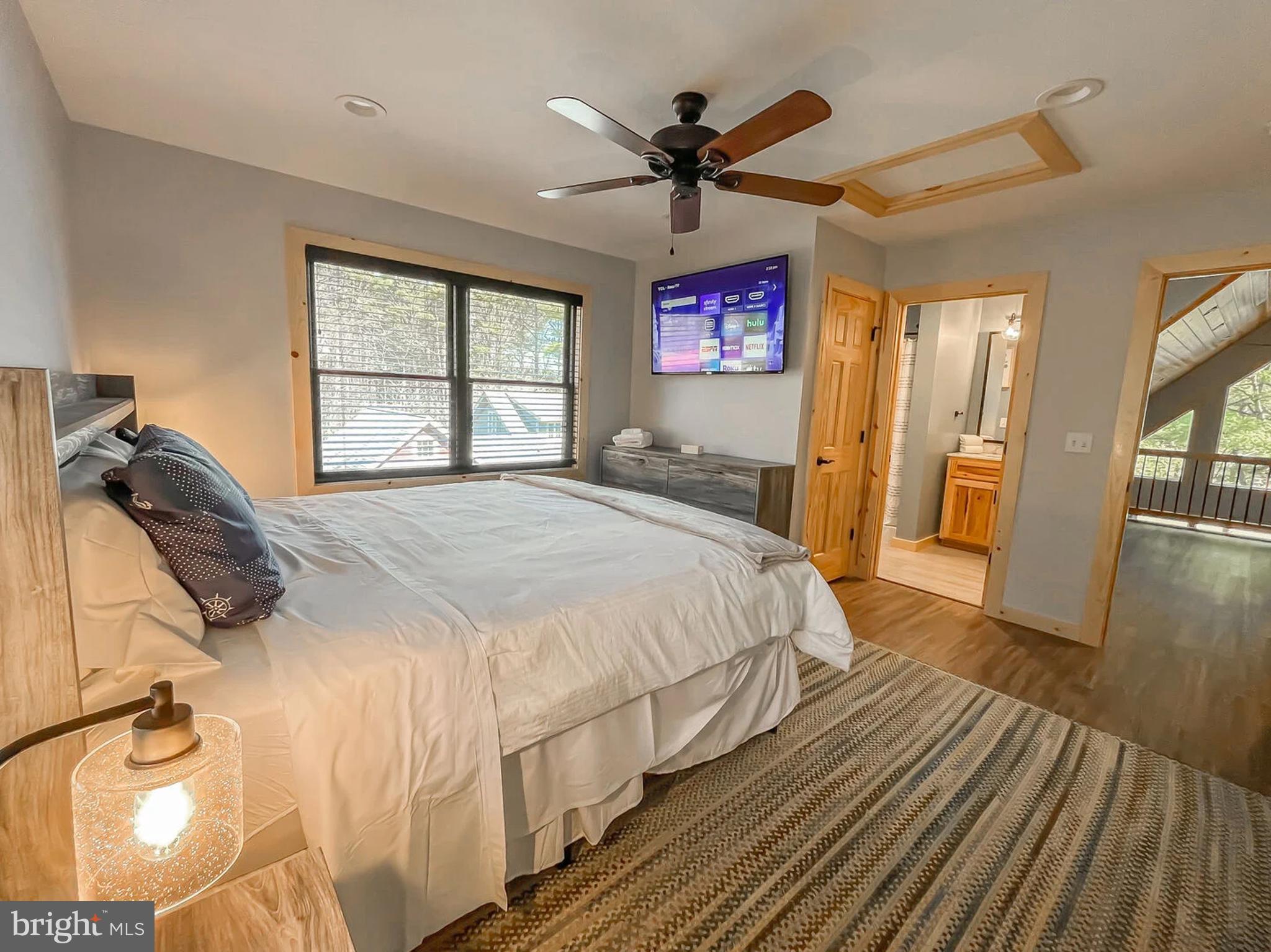 PARADISE POINT - Residential