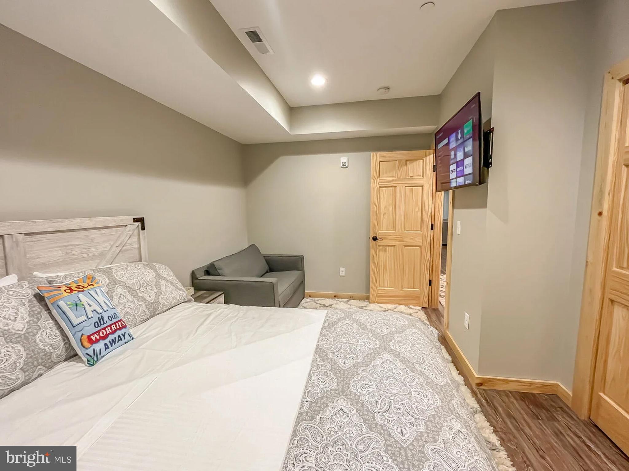 PARADISE POINT - Residential