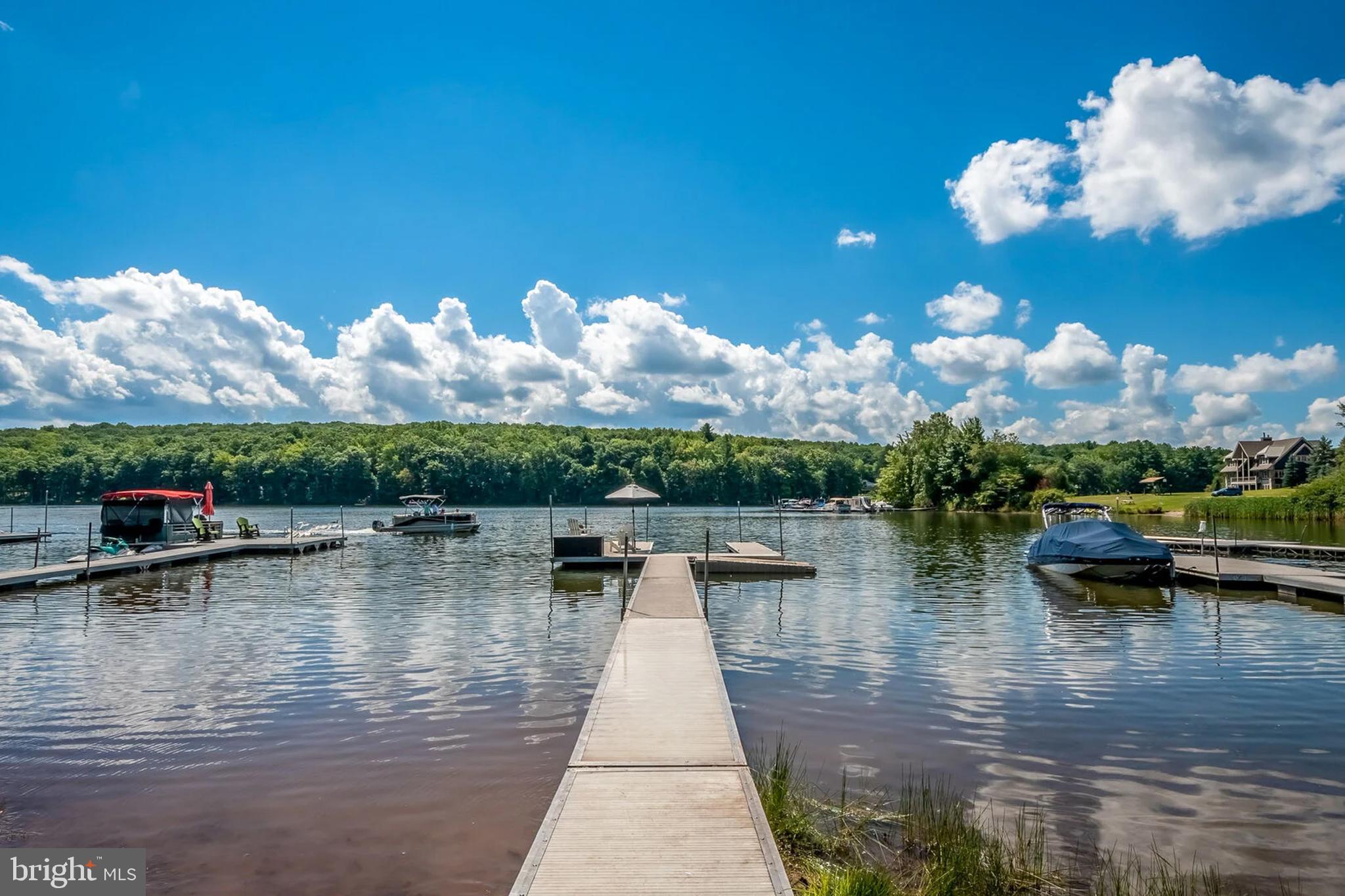 PARADISE POINT - Residential