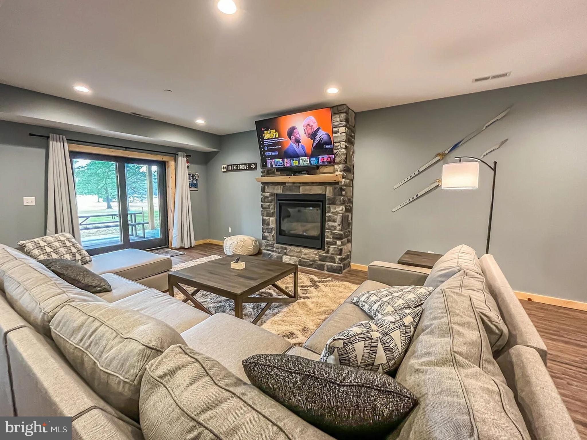 PARADISE POINT - Residential