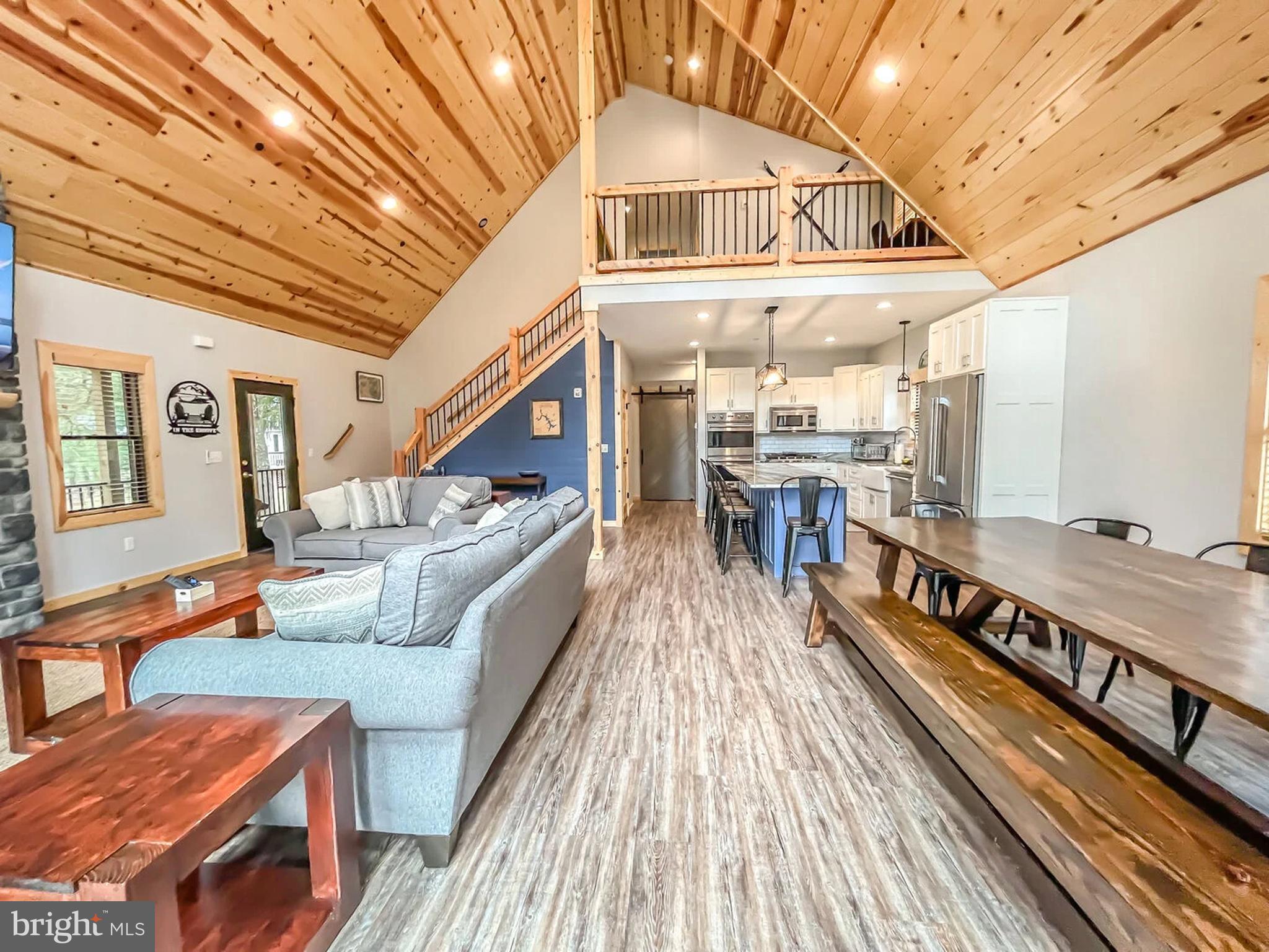 PARADISE POINT - Residential