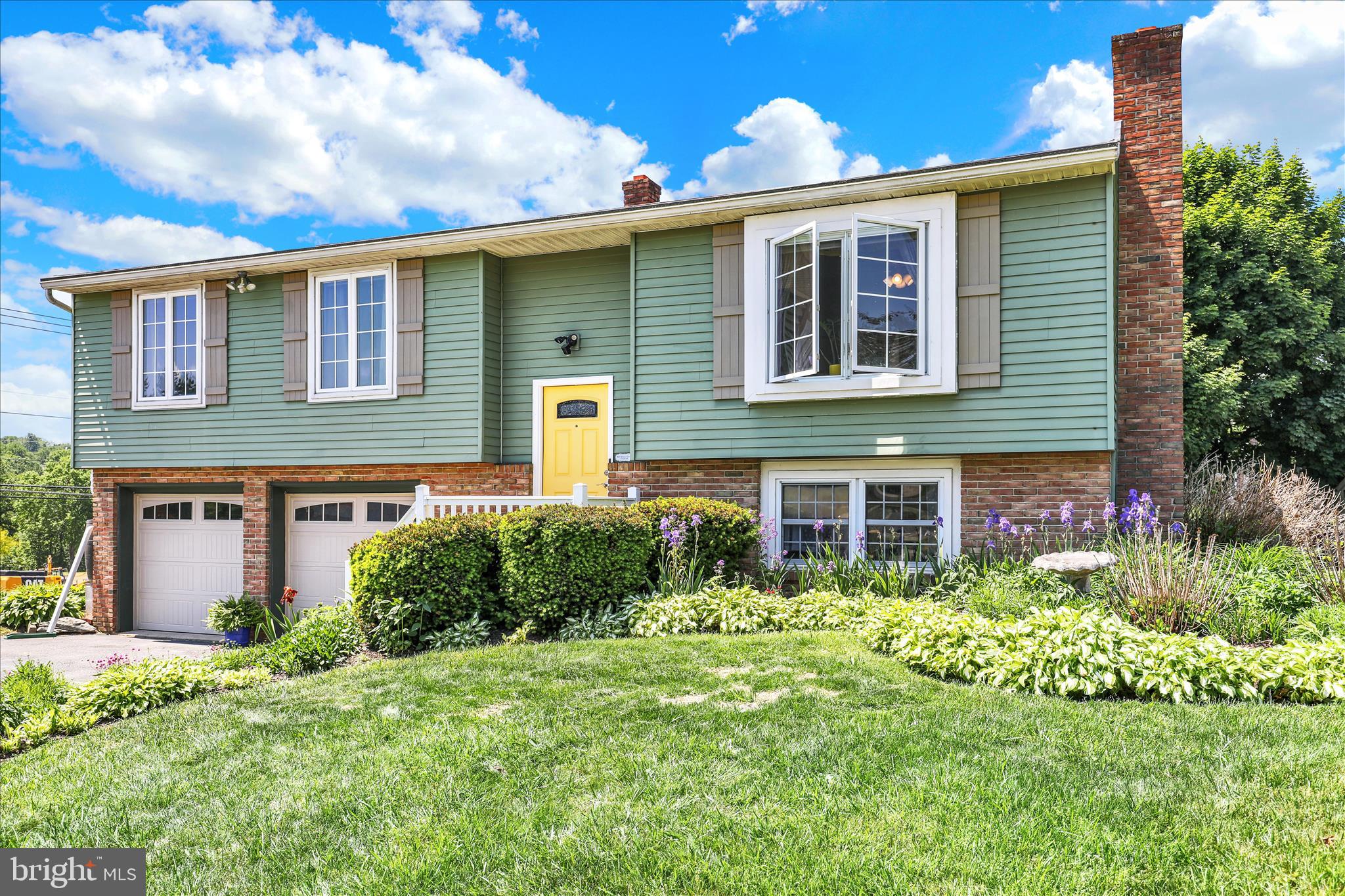 925 HEARTHSTONE LANE