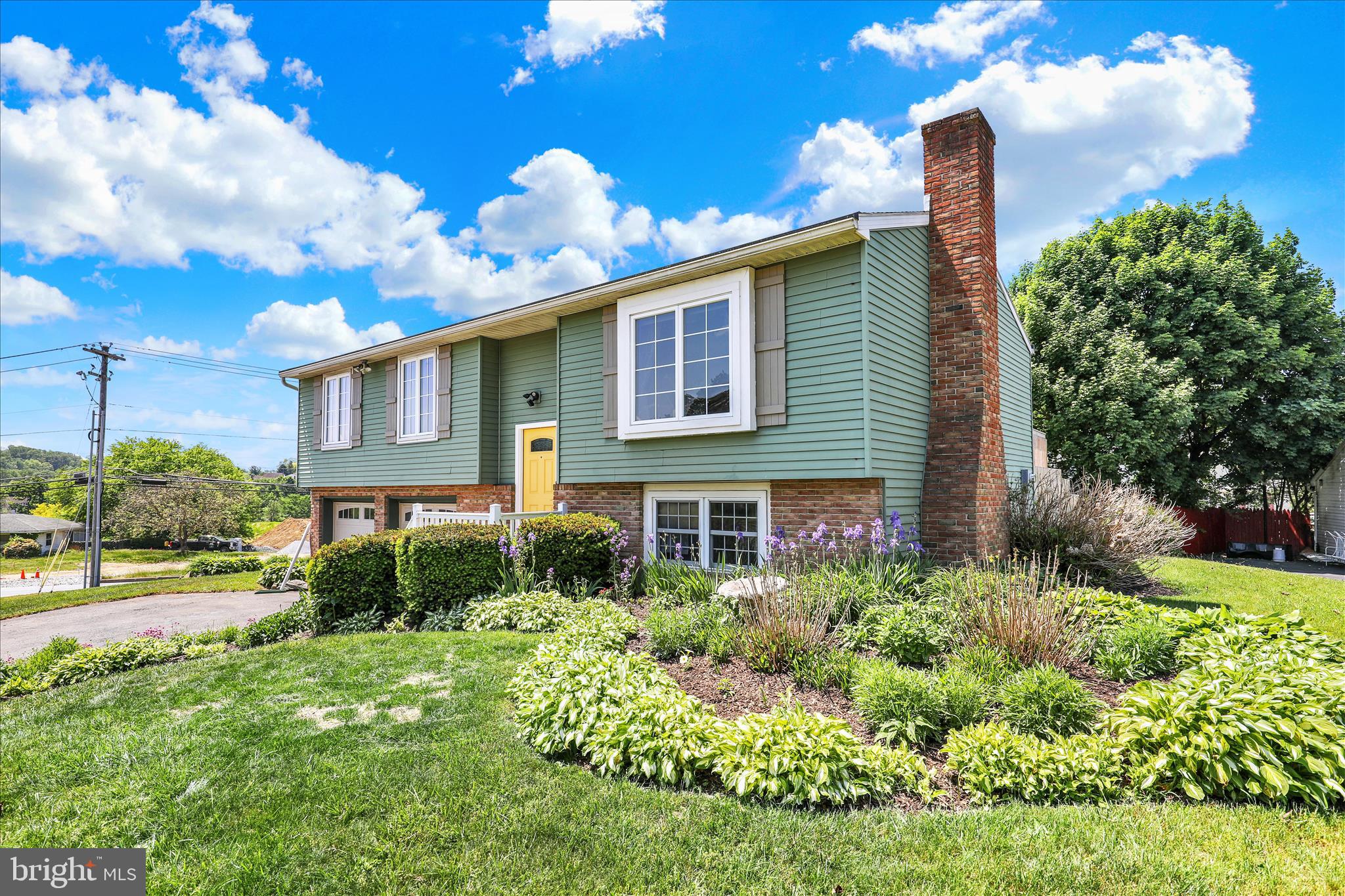 925 HEARTHSTONE LANE