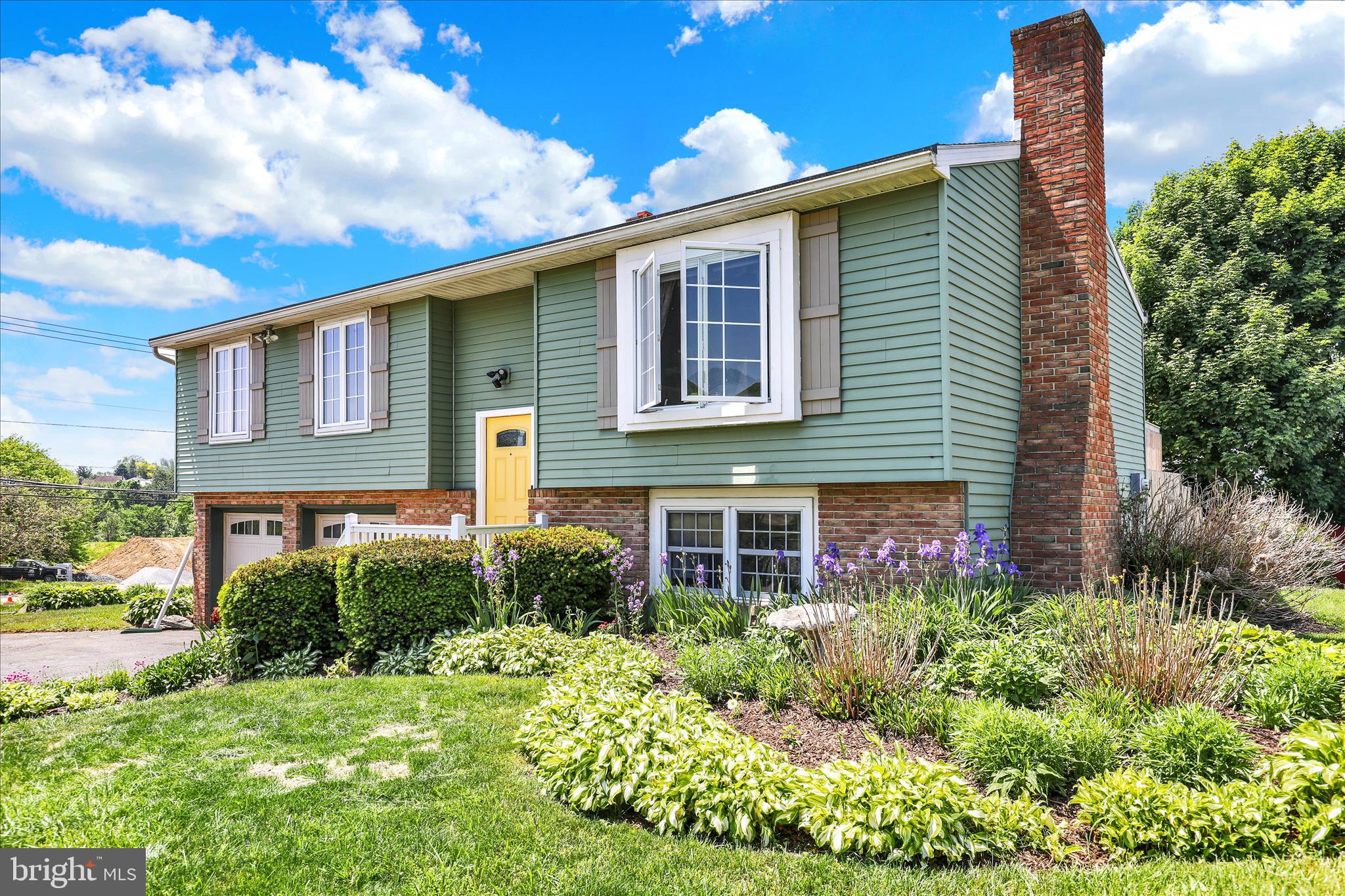 925 HEARTHSTONE LANE