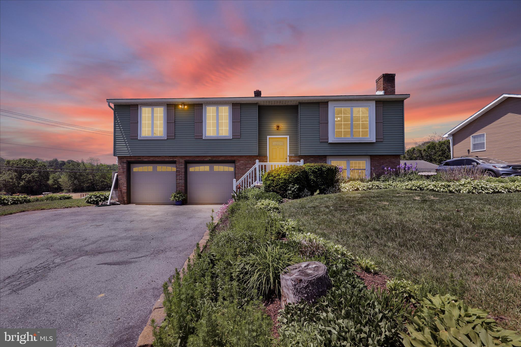 925 HEARTHSTONE LANE
