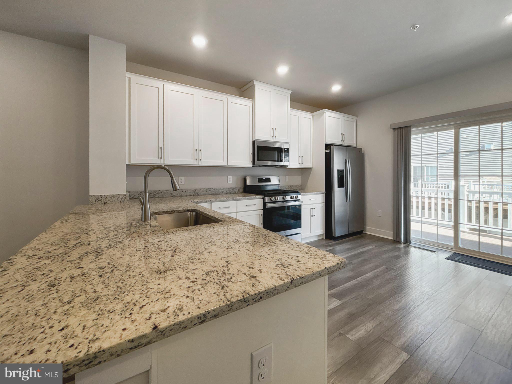 WATERSIDE - Residential