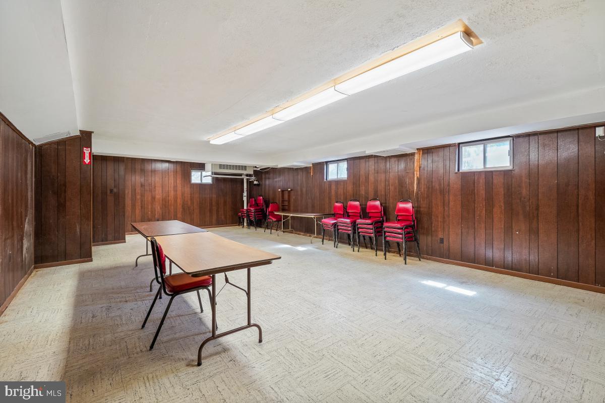 GLEN MANOR - Residential