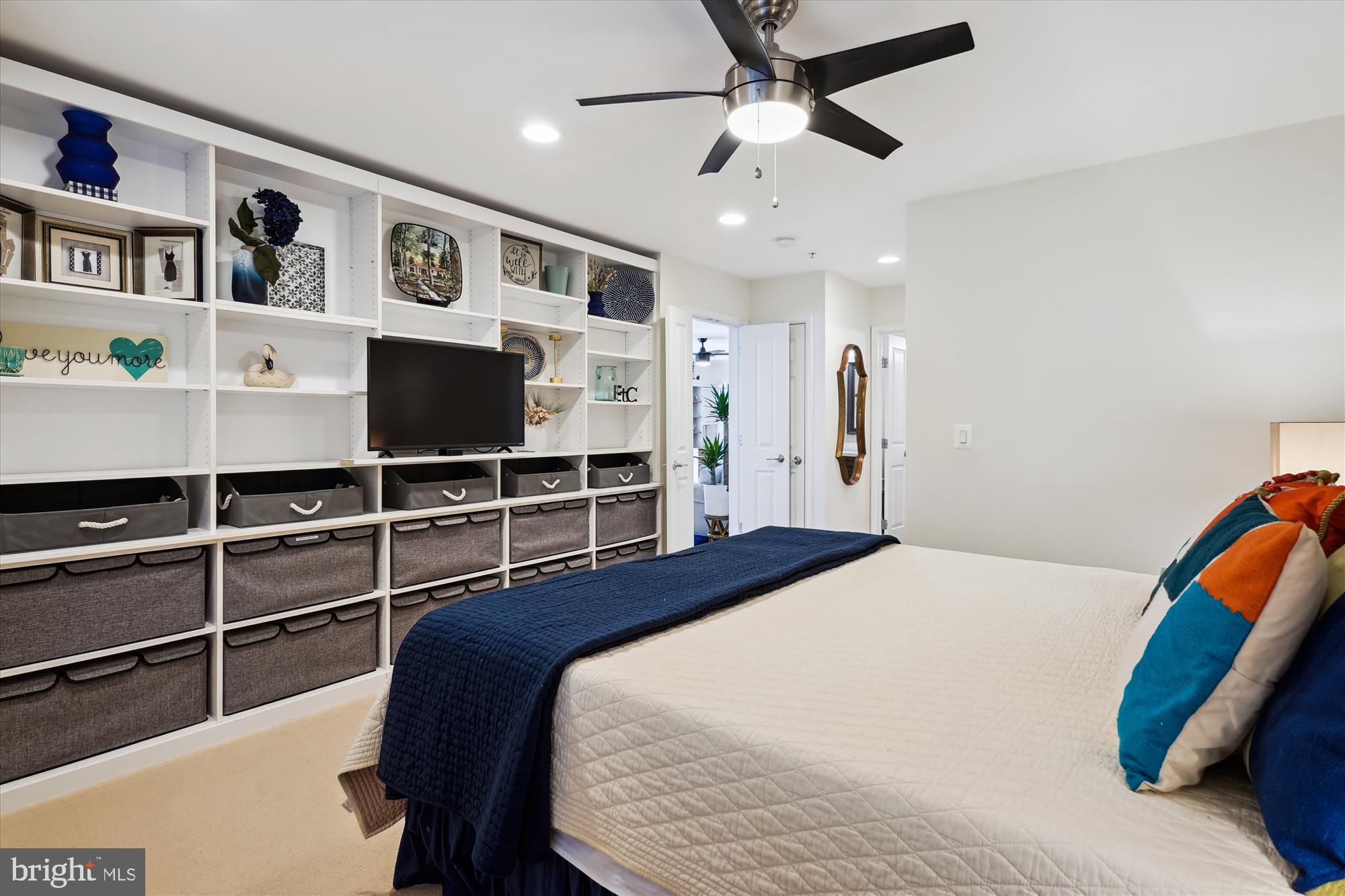 NORTH POTOMAC VILLAGE - Residential