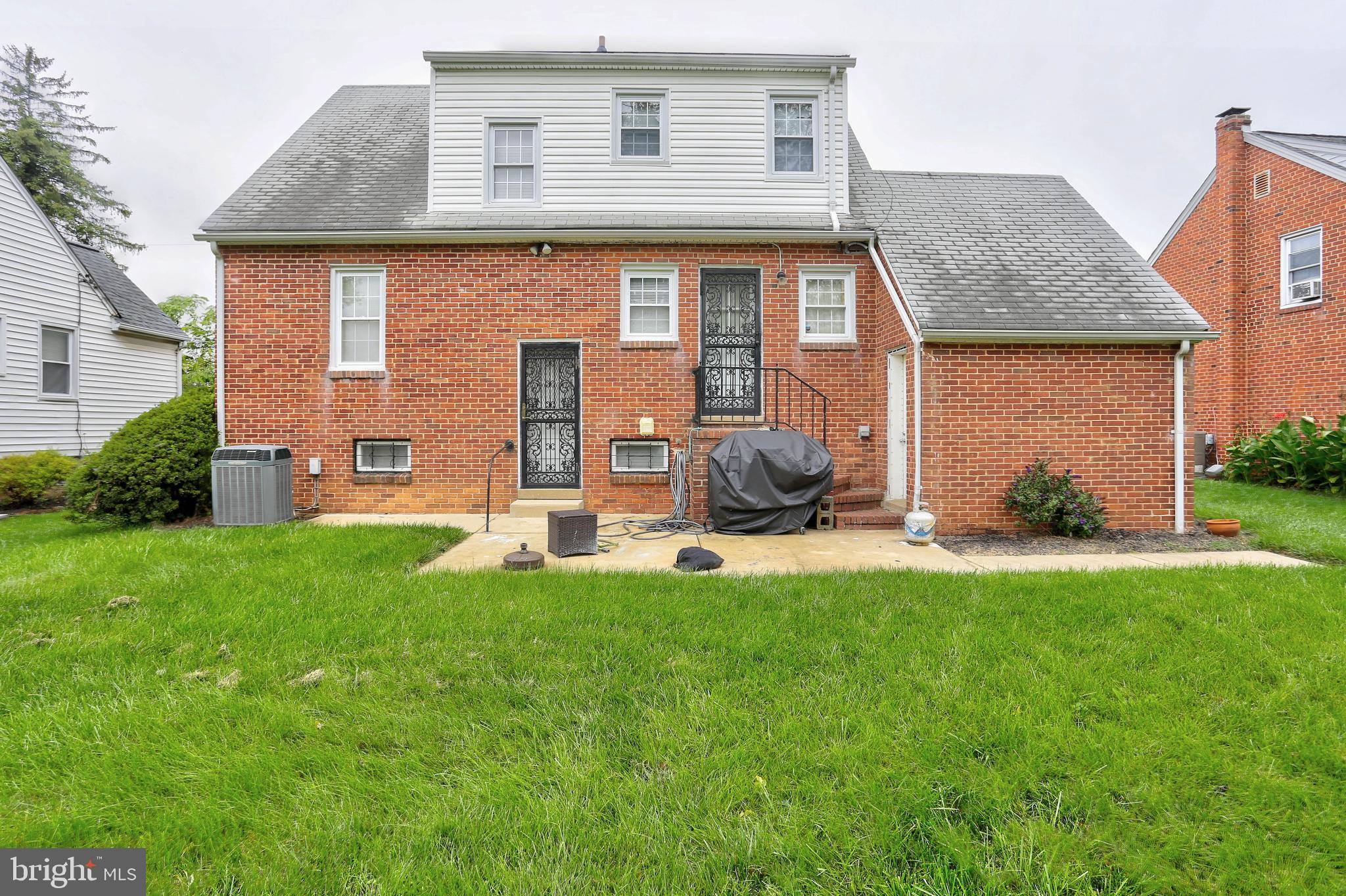 7 RANDALL AVENUE