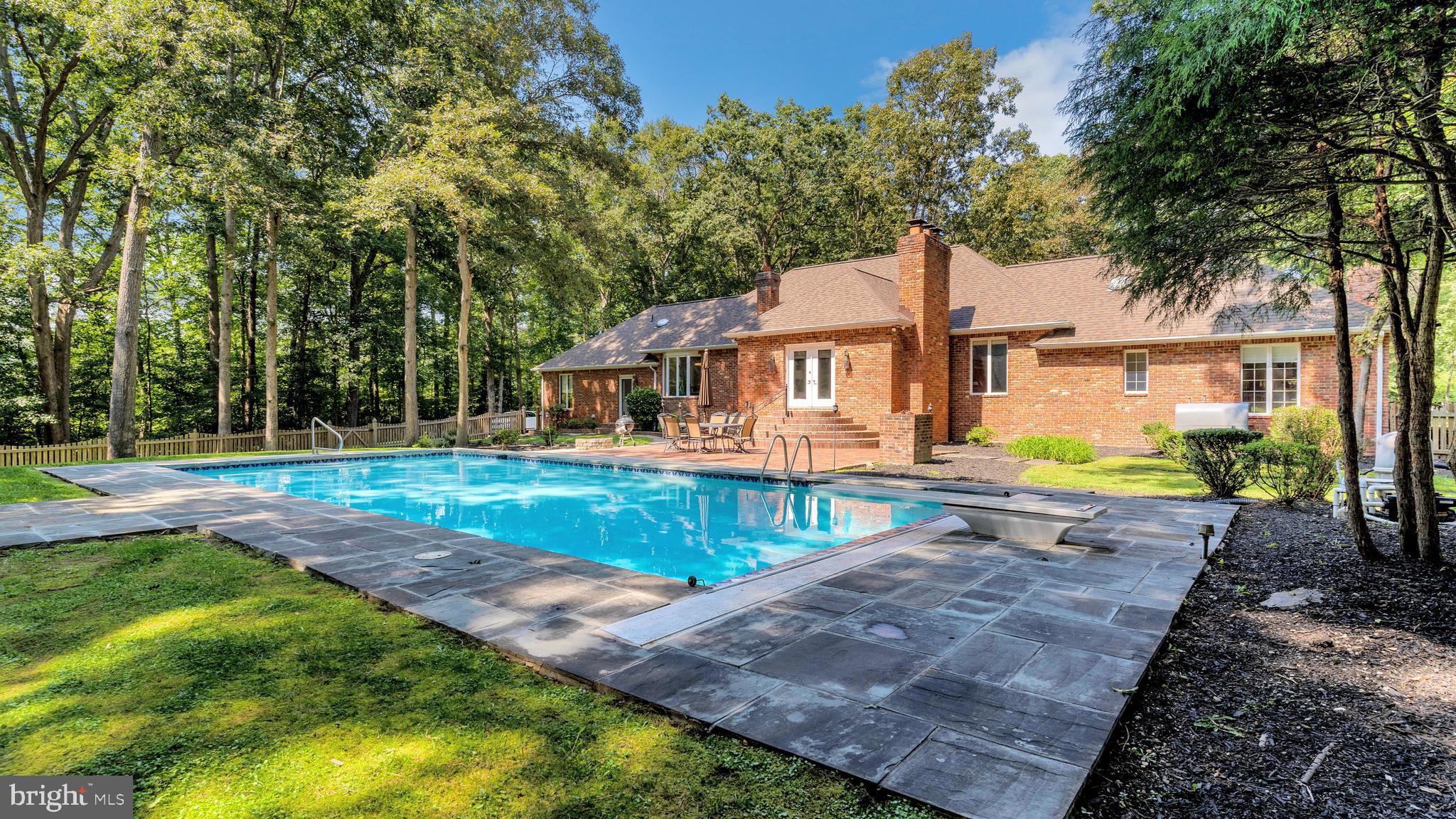 KERRICK MANOR - Residential