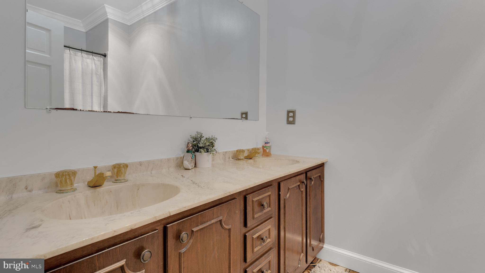 KERRICK MANOR - Residential