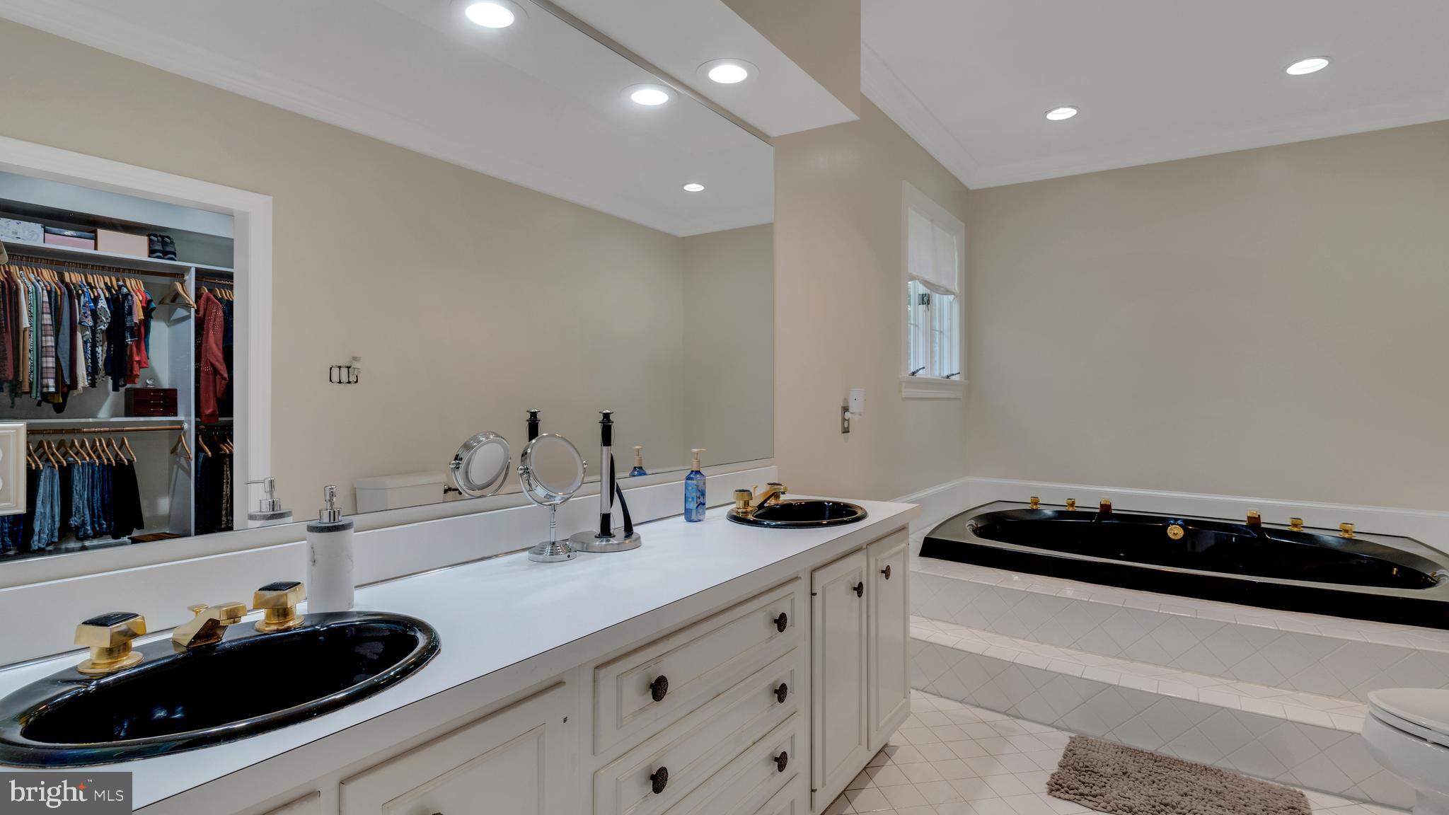 KERRICK MANOR - Residential